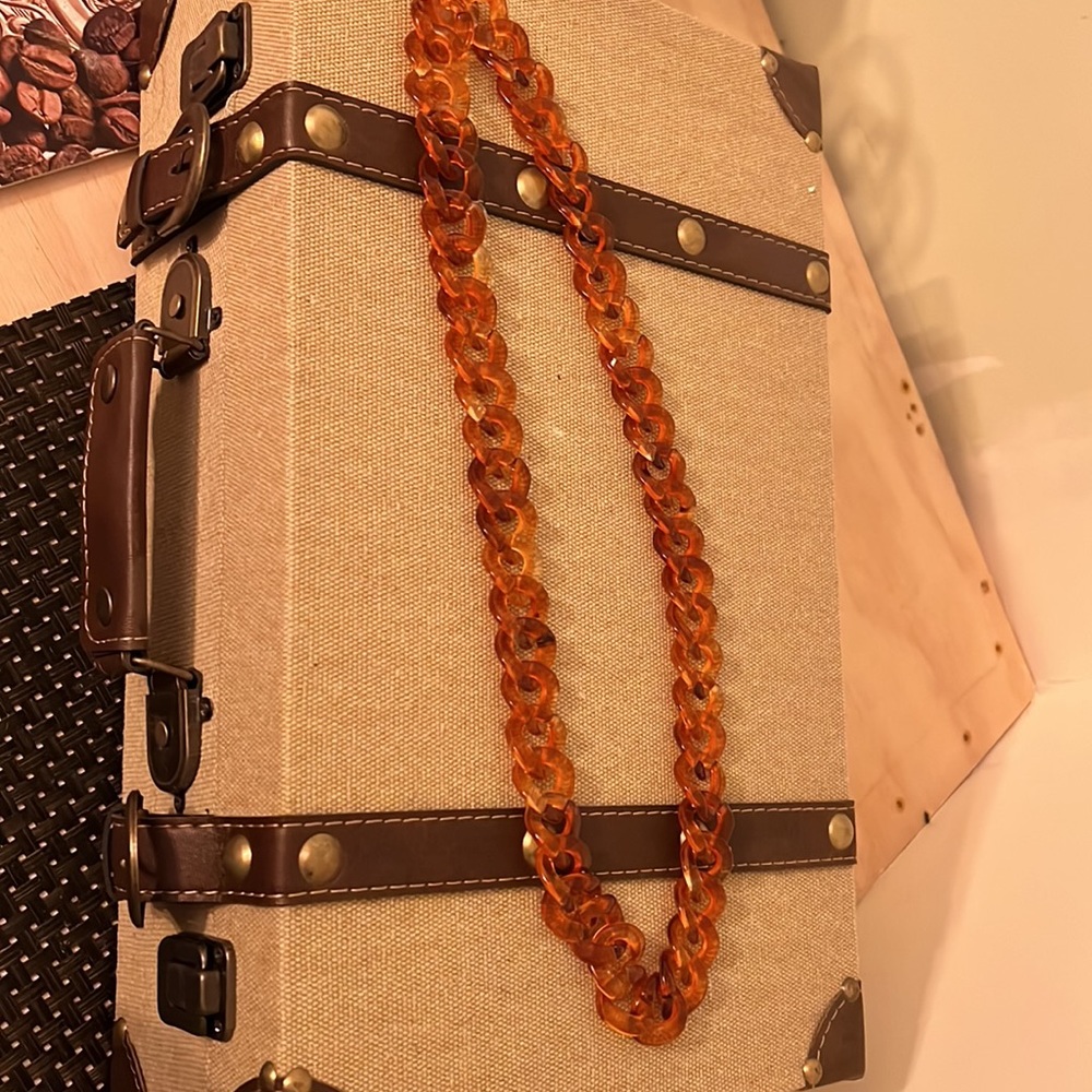 Acrylic light weight chain link brown necklace - Picture 6 of 6